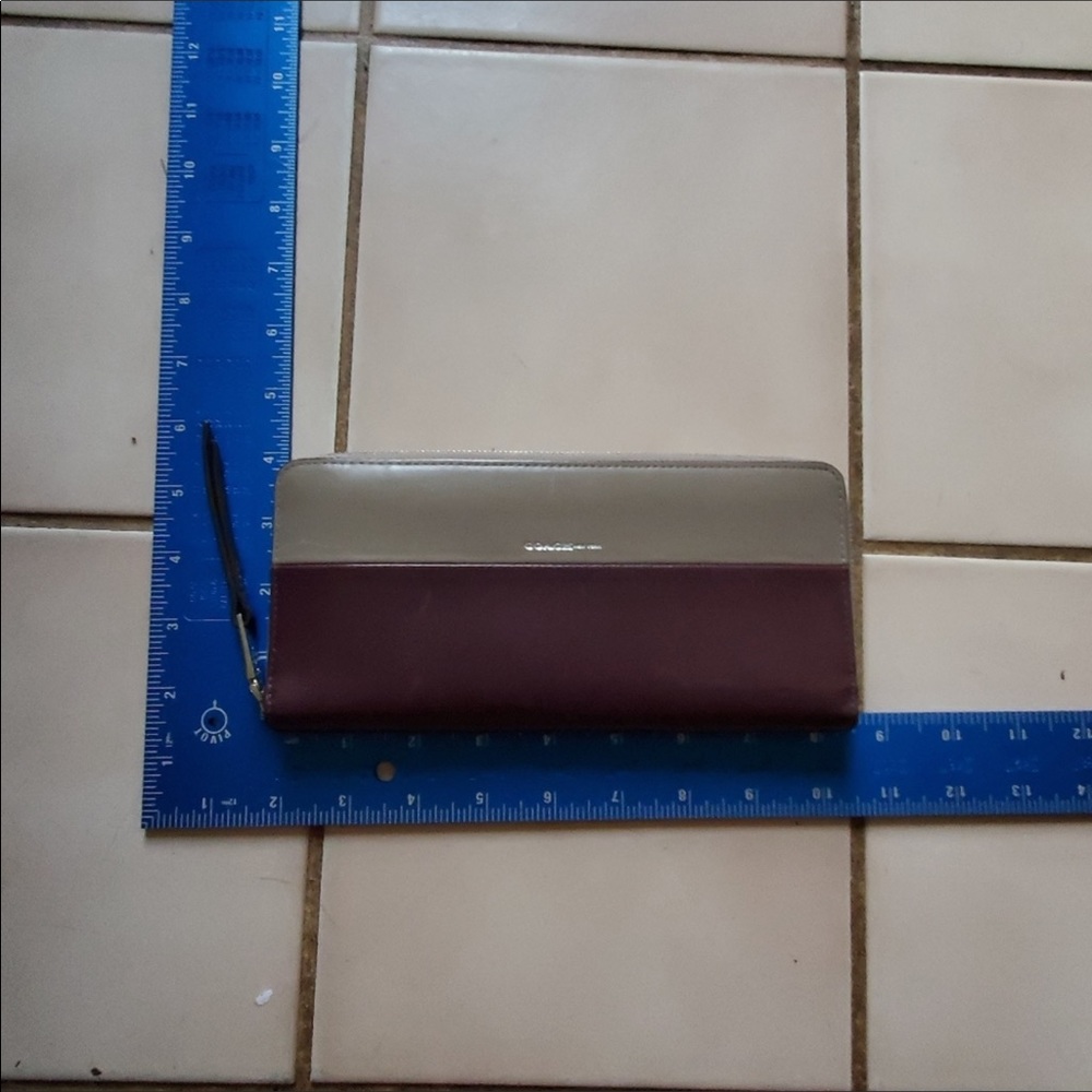 Coach Borough/Wallet Set - Picture 9 of 14